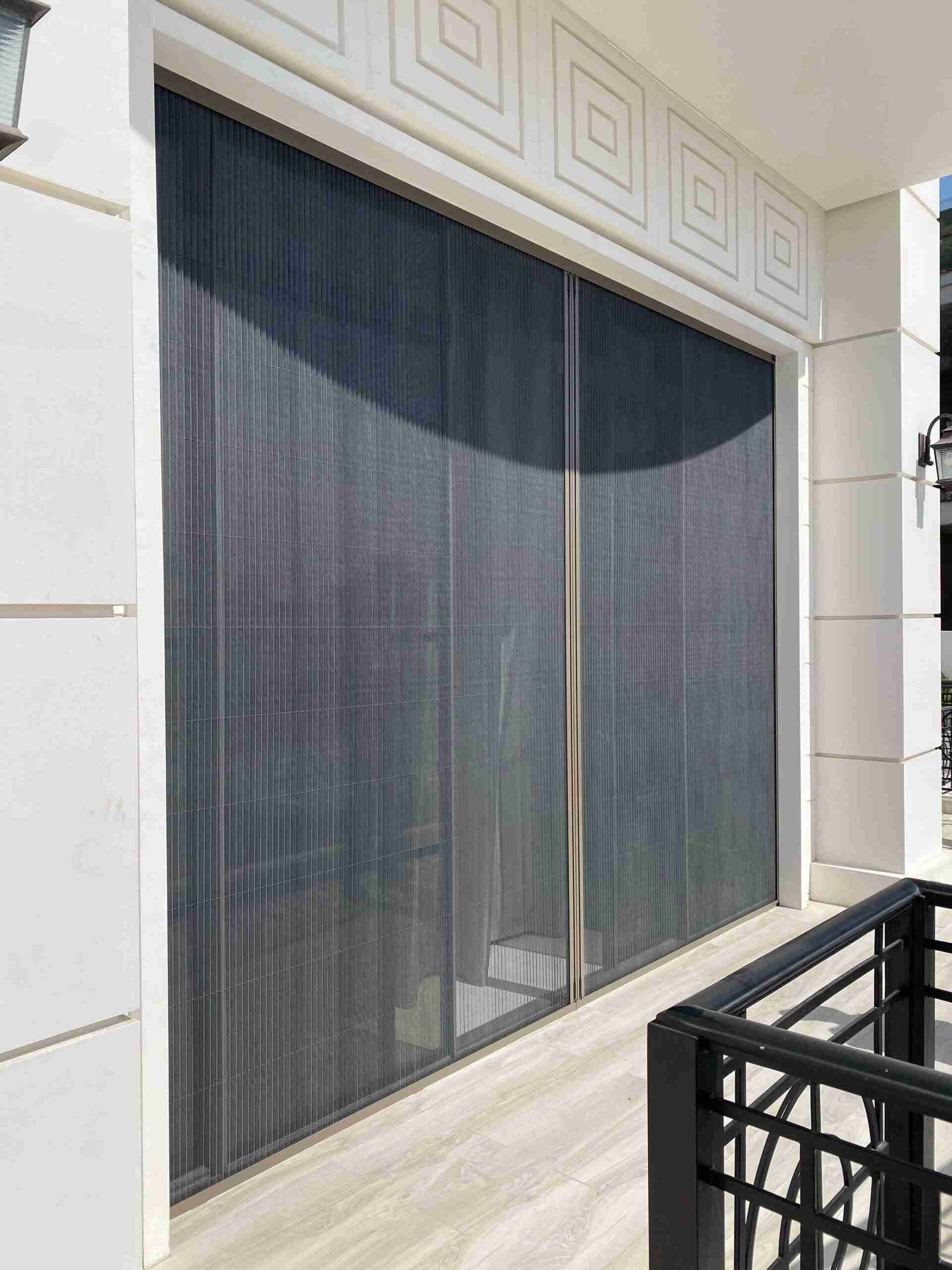 Downtown Dubai Single Screen Door
