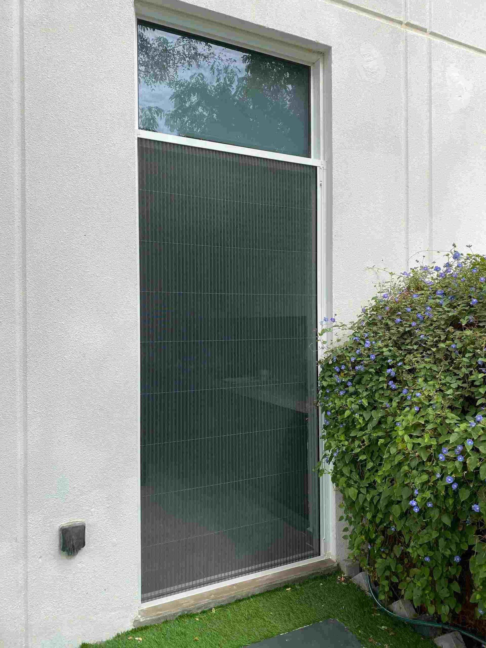 Downtown Dubai Single Screen Door